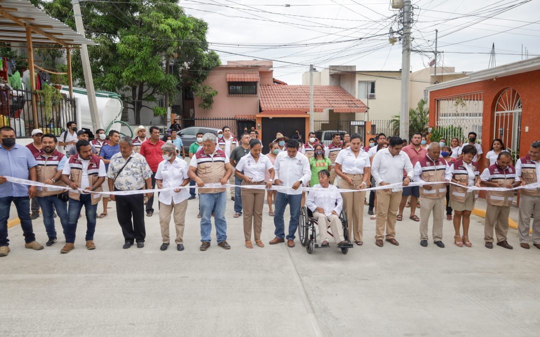 Gobierno continúa mejorando las calles en Huatulco