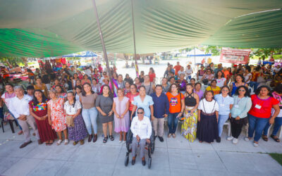 Feria Estatal de Emprendedoras y Artesanas en Huatulco.