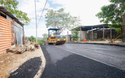 Trabajos de pavimentación en la calle 10 del sector H3