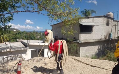 Protección Civil y Bomberos brinda asistencia a un incendio estructural